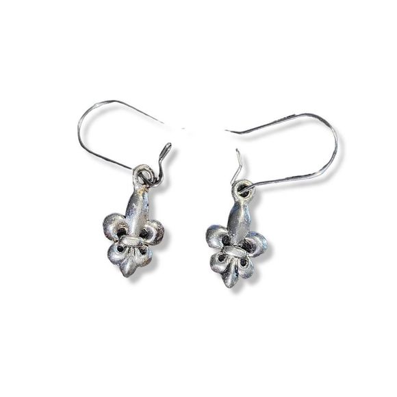 Antiqued Silver-Tone Fleur de Lis drop dangle pierced Earrings - Picture 3 of 5